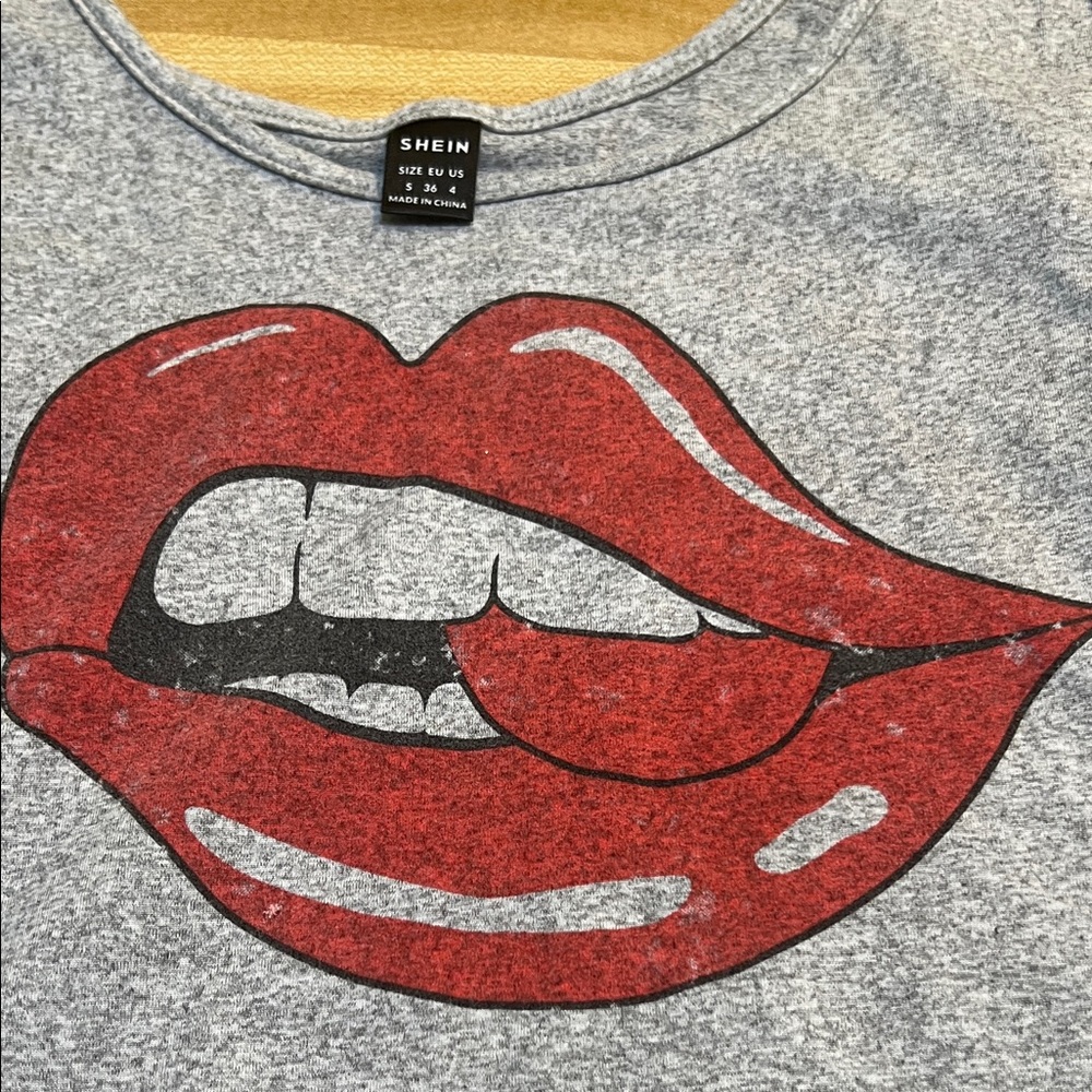 #015+ Gray Tank Top with Red Lips Graphic( Small) - Picture 5 of 8